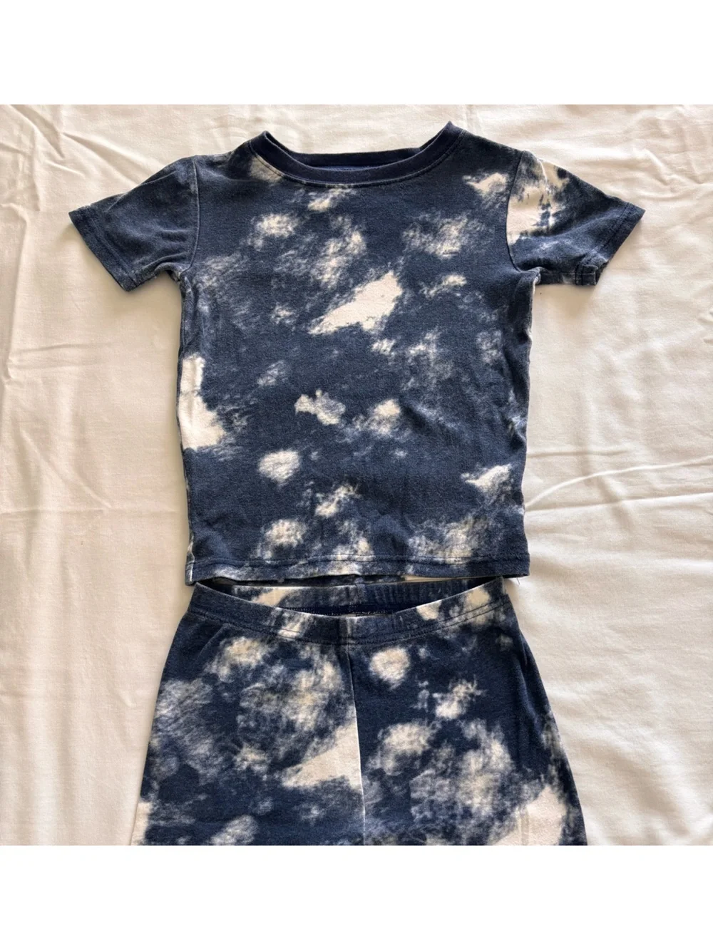 Carter’s Navy Shark & Tie-Dye Short Pajama Sets in size 6